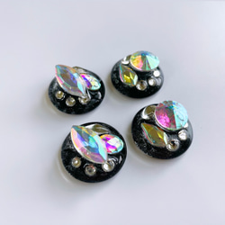 glass round nuance crystal black Earrings  ① 4枚目の画像