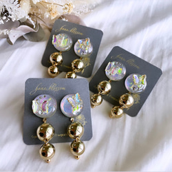 glass round moisture butterfly gold Earrings 3枚目の画像