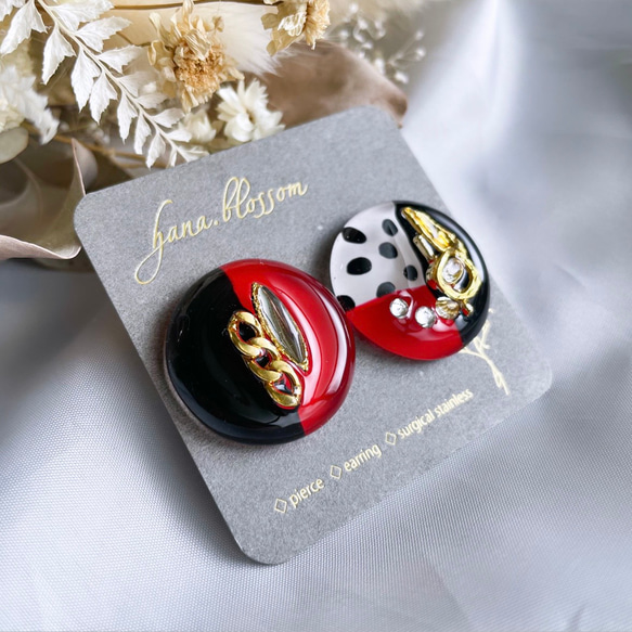 glass flat round black&red dalmatian Earrings 5枚目の画像