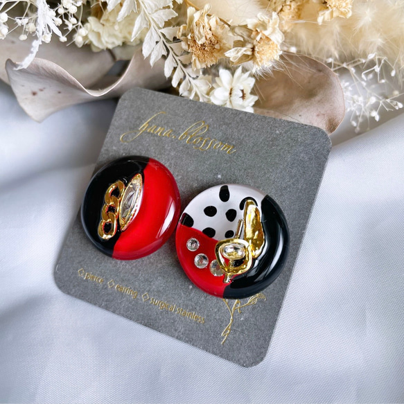 glass flat round black&red dalmatian Earrings 6枚目の画像