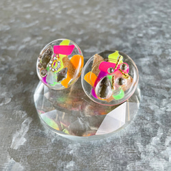 glass flat round neon clear Earrings 4枚目の画像