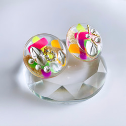 glass flat round neon clear Earrings 5枚目の画像