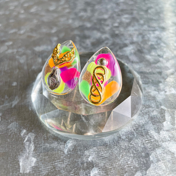 glass drop neon clear Earrings 4枚目の画像