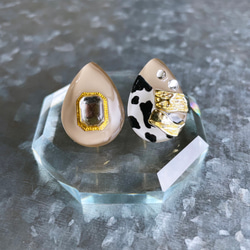 glass drop nuance animal gold Earrings 1枚目の画像