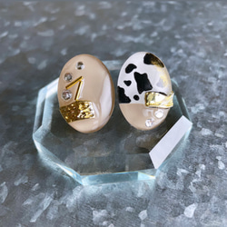 glass oval nuance animal gold Earrings 1枚目の画像