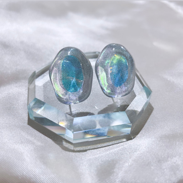 glass wave oval moisture aurora Earrings 2枚目の画像