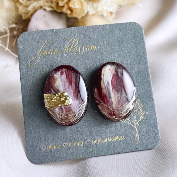 glass oval nuance wine red Earrings 1枚目の画像