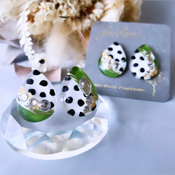 glass drop olive dalmatian Earrings 6枚目の画像