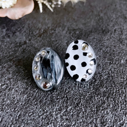 【特集掲載】glass oval monotone dalmatian Earrings 2枚目の画像