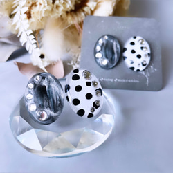 【特集掲載】glass oval monotone dalmatian Earrings 7枚目の画像