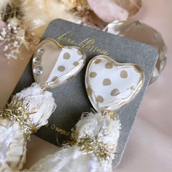 glass heart dalmatian tassel white beige Earrings 3枚目の画像