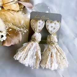 glass heart dalmatian tassel white beige Earrings 6枚目の画像