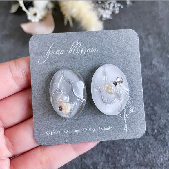 glass oval perl gray white Earrings 6枚目の画像