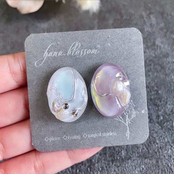 glass oval aurora perl silver Earrings 6枚目の画像