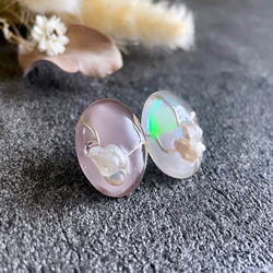 glass oval aurora perl gold Earrings 4枚目の画像