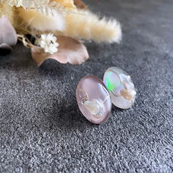 glass oval aurora perl gold Earrings 6枚目の画像