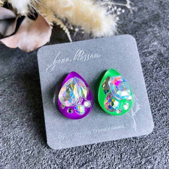 glass drop purple&green neon crystal Earrings 2枚目の画像