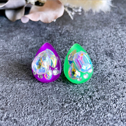 glass drop purple&green neon crystal Earrings 3枚目の画像