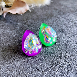 glass drop purple&green neon crystal Earrings 4枚目の画像