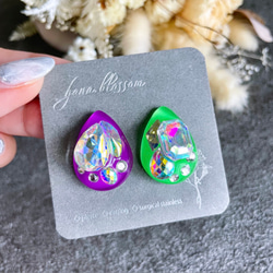 glass drop purple&green neon crystal Earrings 6枚目の画像