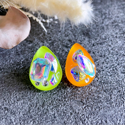 glass drop yellow&orange neon crystal Earrings 1枚目の画像
