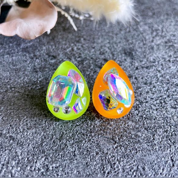 glass drop yellow&orange neon crystal Earrings 5枚目の画像