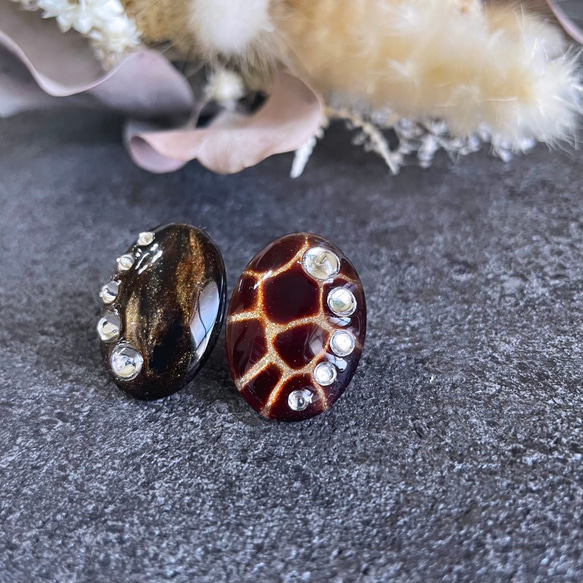 【特集掲載】glass oval giraffe gold Earrings 3枚目の画像