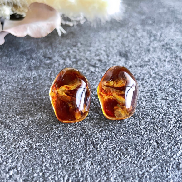 glass wave oval tortoiseshell Earrings 2枚目の画像