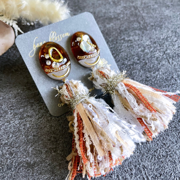 glass oval tortoiseshell tassel Earrings 6枚目の画像