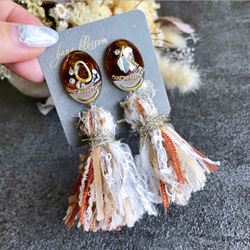 glass oval tortoiseshell tassel Earrings 7枚目の画像