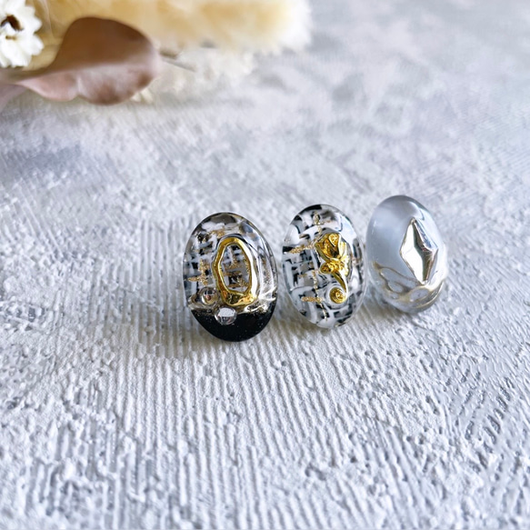 glass oval 3way tweed black Earrings 4枚目の画像