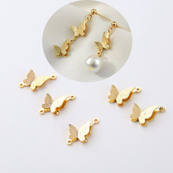 【2個入】小さなゴールドの蝶々　パーツ　チャーム　高品質　立体　ゴールド　丸カン2つ　B0122 8枚目の画像