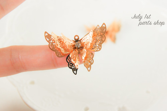 【1個入】バタフライ蝶々　パーツ　butterfly  透かし　上品　ゴールド　正面　B0062 5枚目の画像
