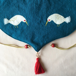 おしゃべり鳥のタッセル巾着ショルダー 2枚目の画像