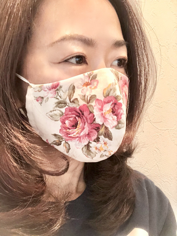 立体布マスク/松尾捺染の美しいダマスク柄サックスライトブルーLサイズ/（ゴムあり) 4枚目の画像