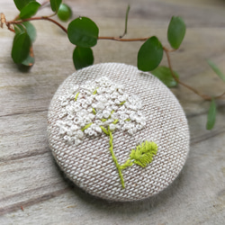 【紫陽花:アナベル】シンプル 刺繍ブローチ(38mm)  ナチュラル 3枚目の画像