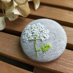 【紫陽花:アナベル】シンプル 刺繍ブローチ(38mm)  ナチュラル 4枚目の画像