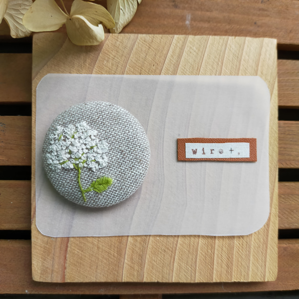 【紫陽花:アナベル】シンプル 刺繍ブローチ(38mm)  ナチュラル 5枚目の画像