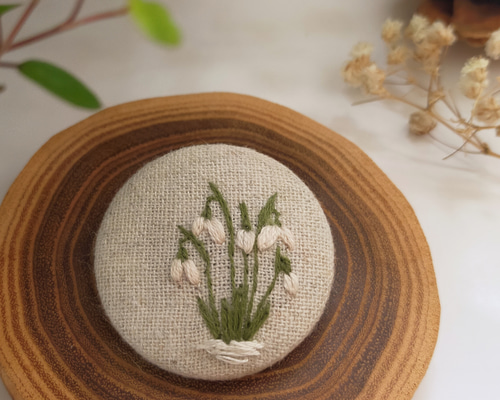 スノードロップ】刺繍ブローチ 38mm ナチュラル ブローチ wire+. 通販