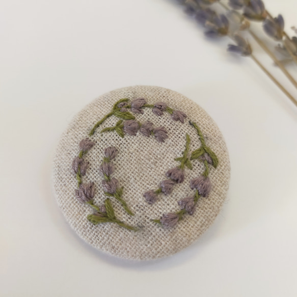 シンプル【ラベンダー】刺繍ブローチ 38mm ナチュラル 4枚目の画像