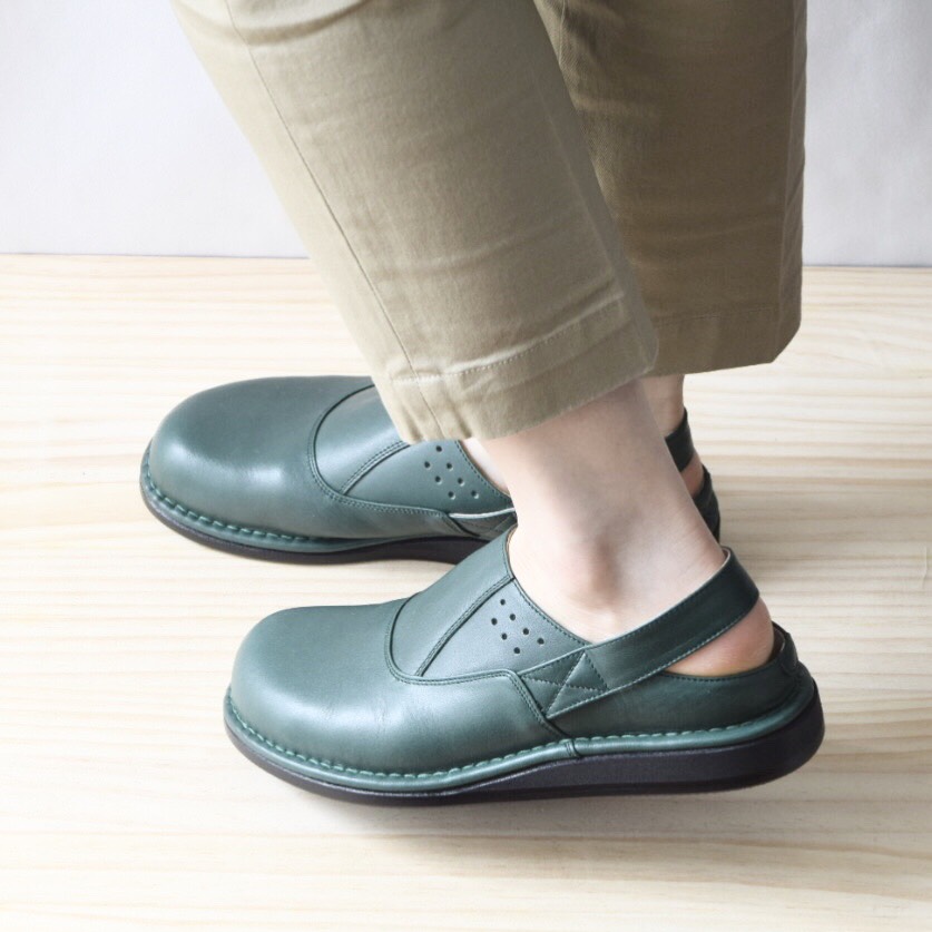 《B》オーダーメイドの革靴 毎日履きたい心地良さ 自分好みに選べる楽しさ　サボサンダルSB-4