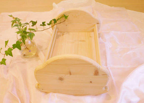 ウォルドルフ人形（ぽあぽあマリヤちゃん用）の白木のベッド 5枚目の画像