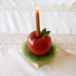 りんごのキャンドルホルダーの台、飾りセット（木と羊毛製） 1枚目の画像