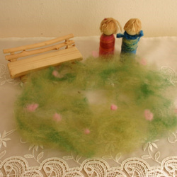 小枝のベンチの男の子と女の子セット（指人形にもなります） 5枚目の画像