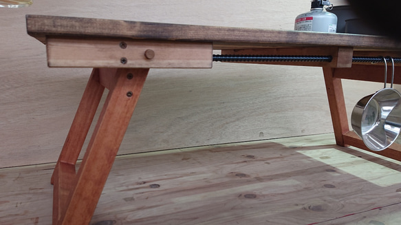 【受注生産】折りたたみローテーブル　古仕上げ  キャンプ ダメージ加工 アイアンバー 5枚目の画像
