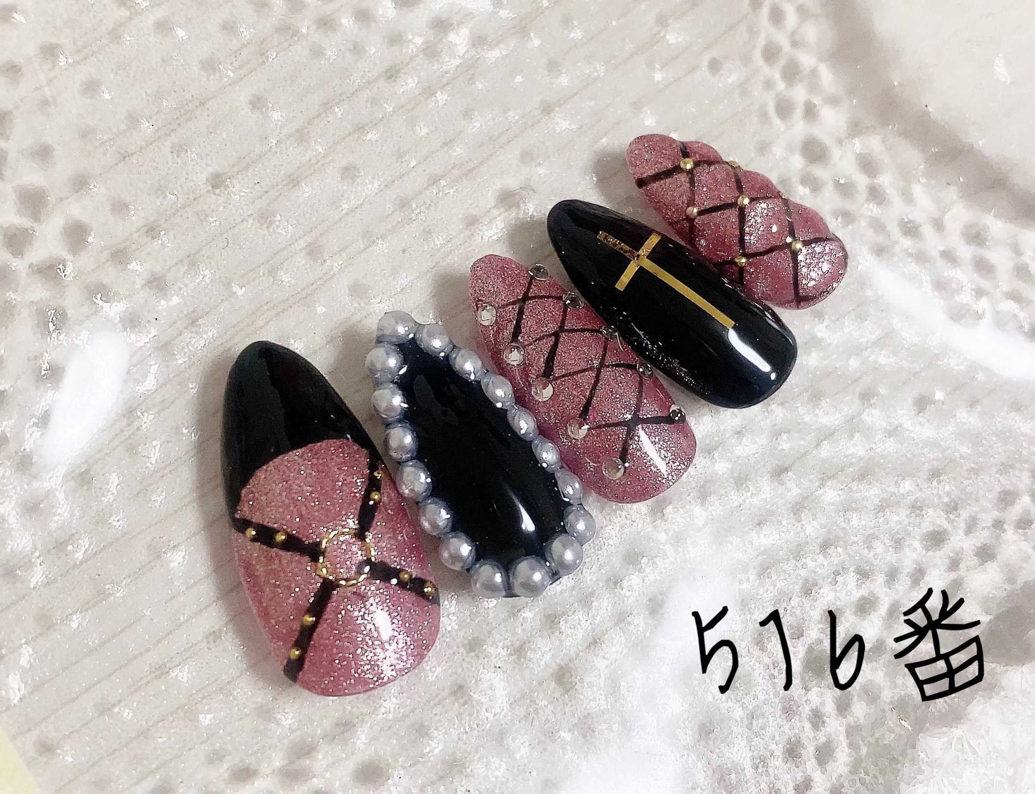 【No.008】ピンク系ネイルチップ♡チェック柄♡イニシャルシール50円 【No.008】ピンク系ネイルチップ♡チェック柄♡イニシャルシール50円