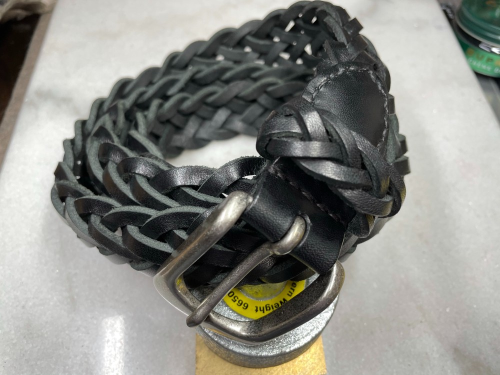 【CBMｰNUKS307〈BK〉】レザーメッシュベルト〈サイズ「110」〉７本編み　真鍮製角型（銀）人気