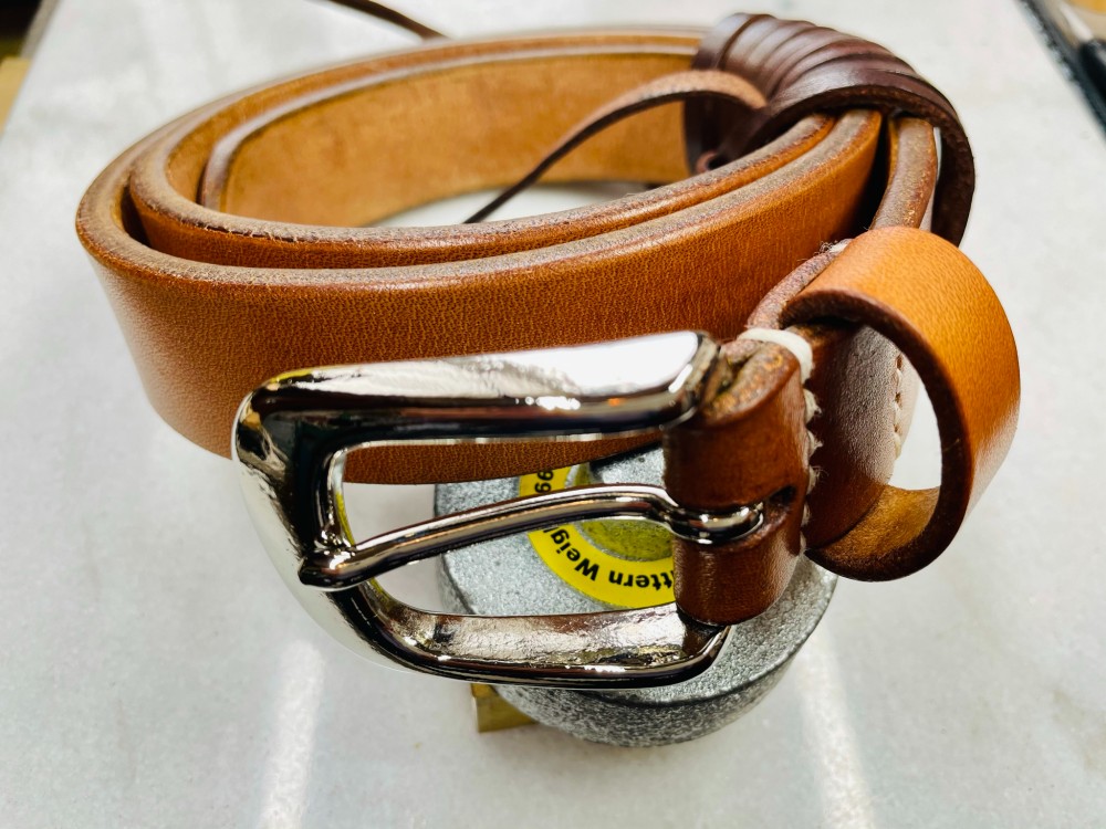 【CBNｰSLKS30〈TN〉】レザーベルト〈サイズ「95」〉 おしゃれ　人気　角型（銀）