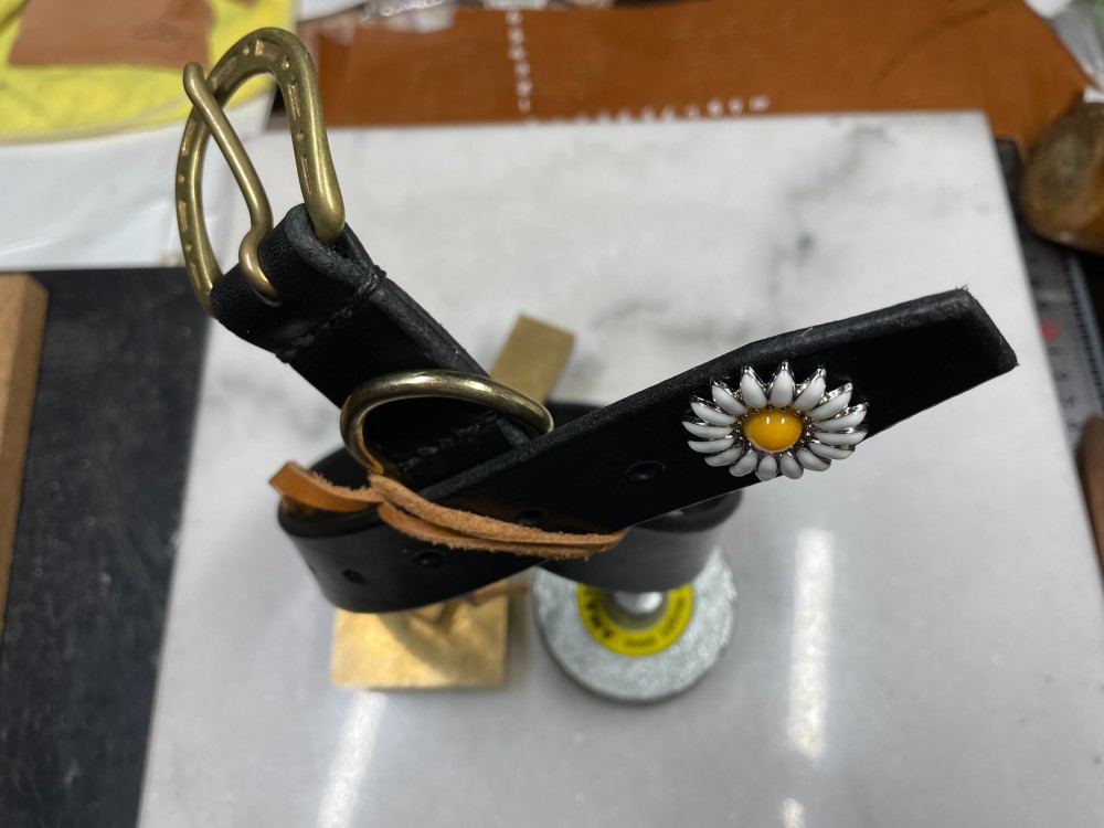 【CDOｰNUBG25CDEY〈BK〉】犬の首輪〈サイズ「Ｌ」〉  牛革　人気　かわいい