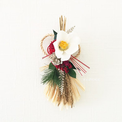 白椿と菊のしめ縄飾り 1枚目の画像